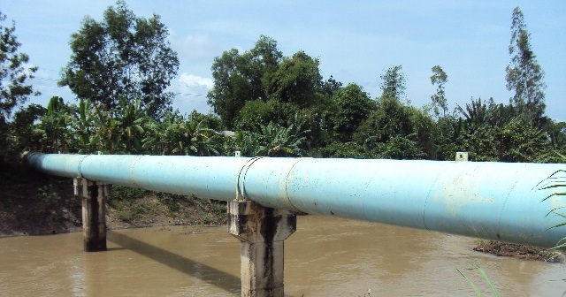 Tuyến ống nước thô bắc qua Sông Dinh